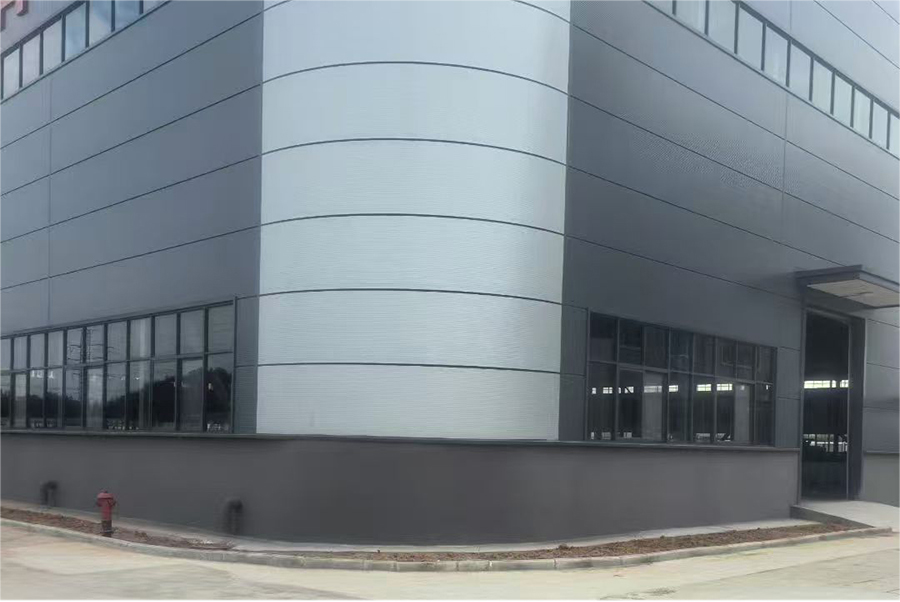 Curved sandwich panels building