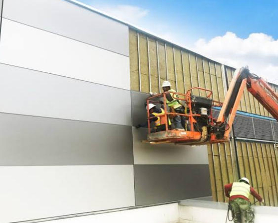 Metal sandwich panels building