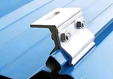 ¿Cómo instalar soportes solares en techos metálicos trapezoidales?