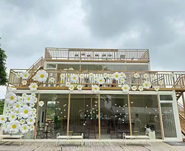 Casa contenedor embalada en plano para tienda de ropa