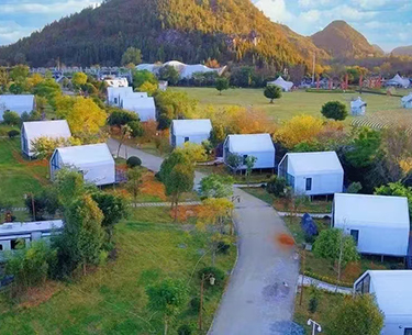 Casa de vacaciones de acero ligero en zona turística