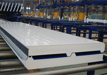 Introducción de la producción del panel de bocadillo del poliuretano