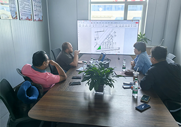 Clientes salvadoreños visitan Yumisteel para un proyecto de paneles para cámaras frigoríficas.