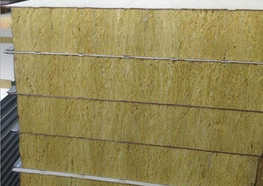 ¿Por qué los paneles sándwich de metal son la mejor opción para el aislamiento?