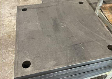 Fabricación de estructuras de acero: procesos de corte y perforación.