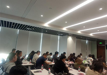 Yumisteel asistió a una sesión de capacitación práctica.