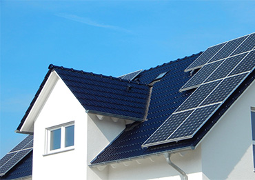 ¿Cómo instalar un panel solar en el techo?
