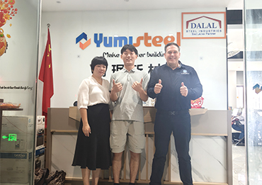 Clientes australianos visitan Yumisteel