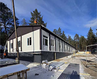 Construcción de casas contenedor para campamentos en Rusia